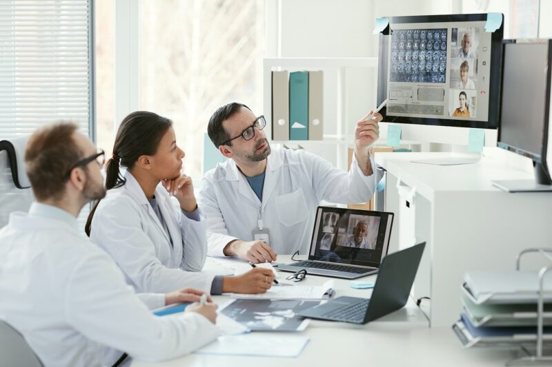 Online conference at hospital sector salud