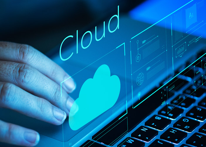 Woman scrolling on a laptop Nube