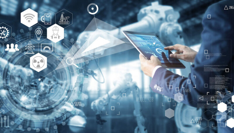 Manager Technicial Industrial Engineer working and control robot In Motion Bancos
