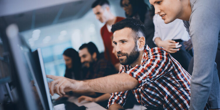 Programmer working in a software developing company office Ciberataques