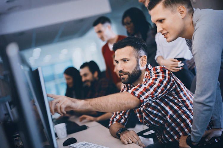 Programmer working in a software developing company office Ciberataques