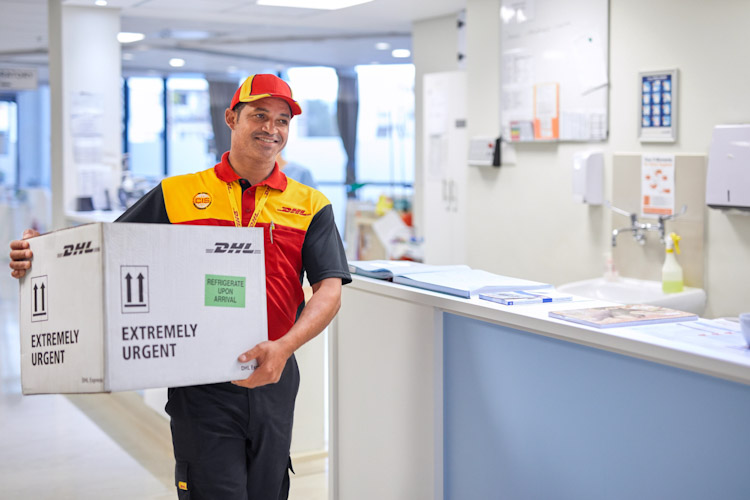 DHL suministros meducoss DHL Health Logistics