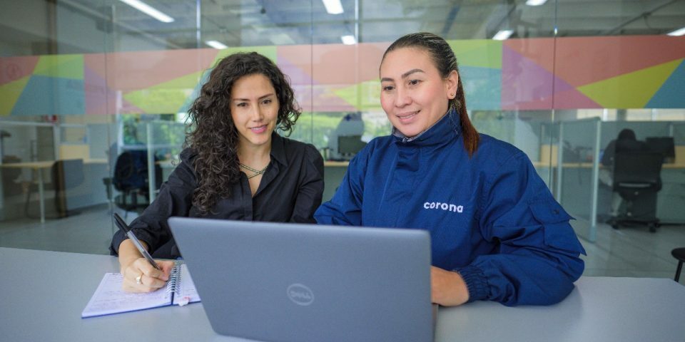 Equipo-de-innovacion-y-tecnologia-Corona-960×640 Corona