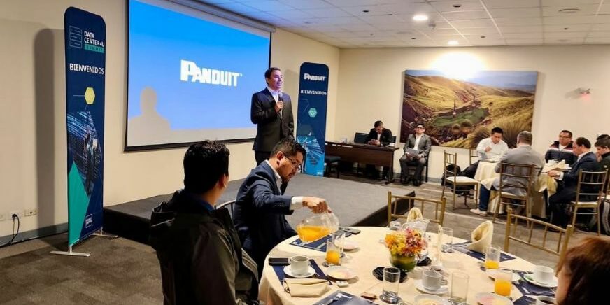 DC 4U Summit 2025 1 centros de datos IA