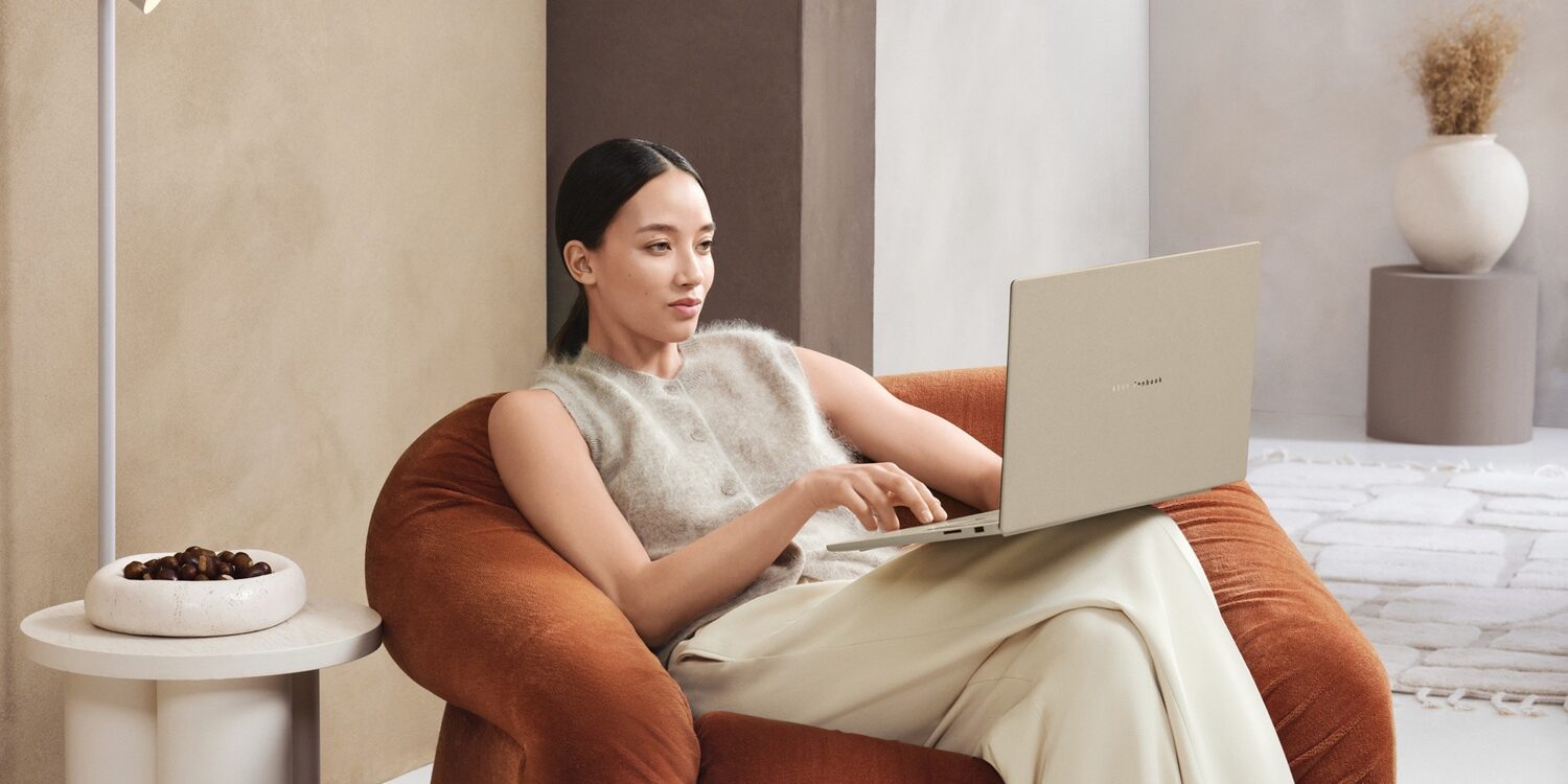 Zenbook A16_Scenario photo_02_Beige_72dpi