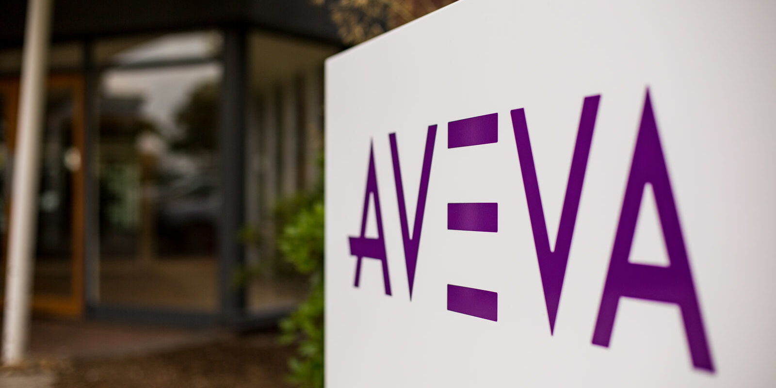 Aveva Logo – Photography – 001 inteligencia industrial en la nube