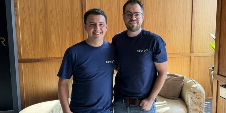 Daniel Villa Camacho, CEO de NYXN y David Casillas, CTO de NYXN IA agéntica empresarial