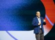 Mike Sicilia presenta la estrategia de Oracle para integrar inteligencia artificial en las aplicaciones y operaciones empresariales durante Oracle AI World 2026.