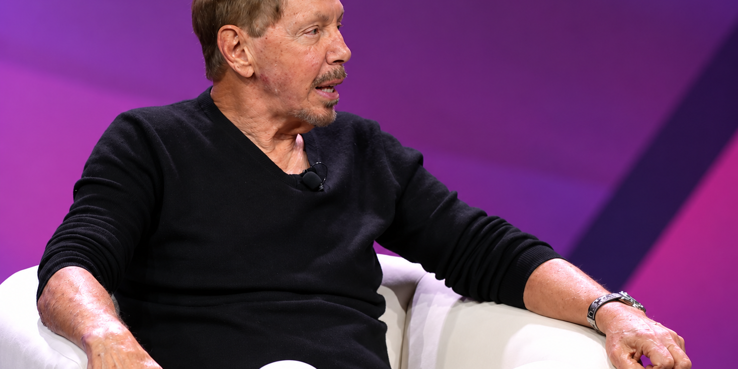 Larry Ellison presenta la estrategia de Oracle para transformar el software empresarial mediante inteligencia artificial en Oracle AI World 2026.